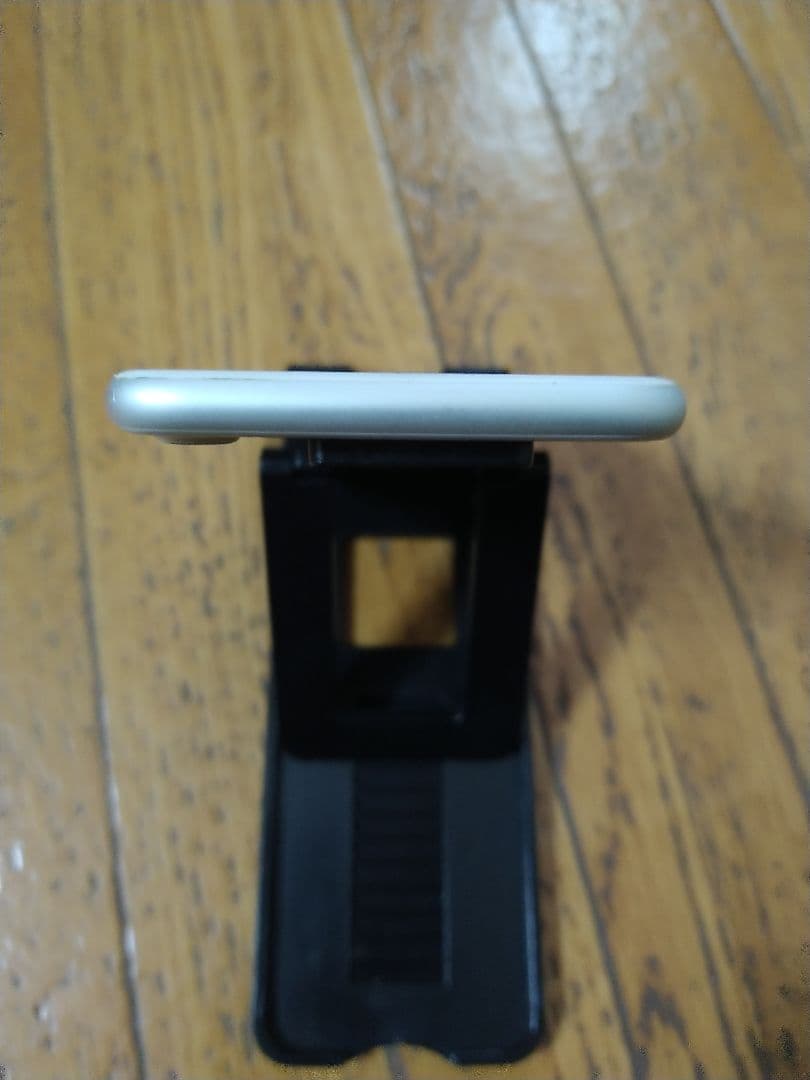 超美品　バッテリー92%　Apple iPhone 7 シルバー 本体