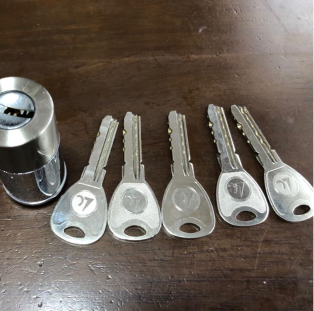 玄関用　鍵＆シリンダー