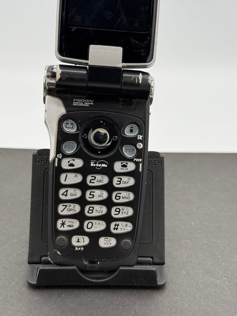 ドコモ　FOMA P900iV クラウド アドベントチルドレン