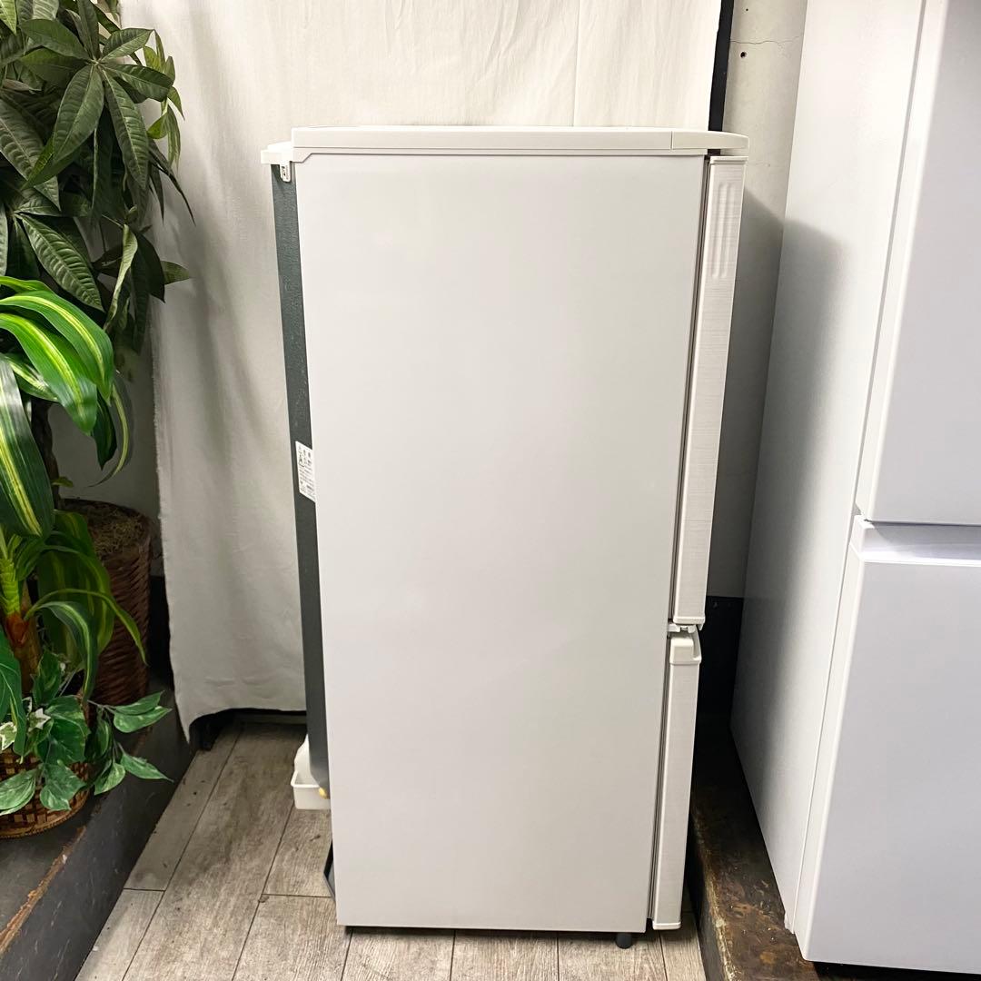 どっちも付け替えドアだから引越しでも連れてける♪2ドア冷凍冷蔵庫137L