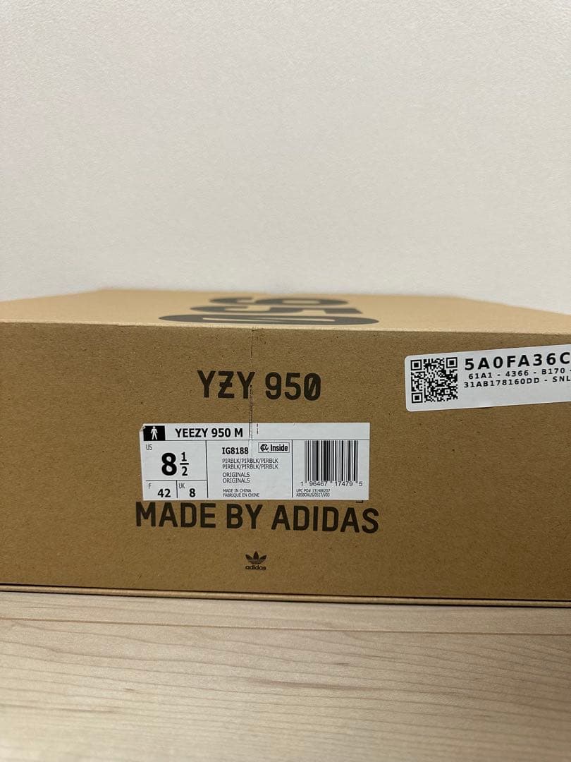 靴 adidas YEEZY 950 \"Pirate Black\"