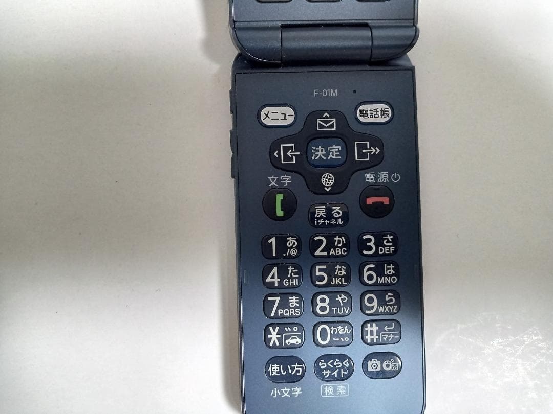 ☆docomo らくらくホン F-01M ネイビー