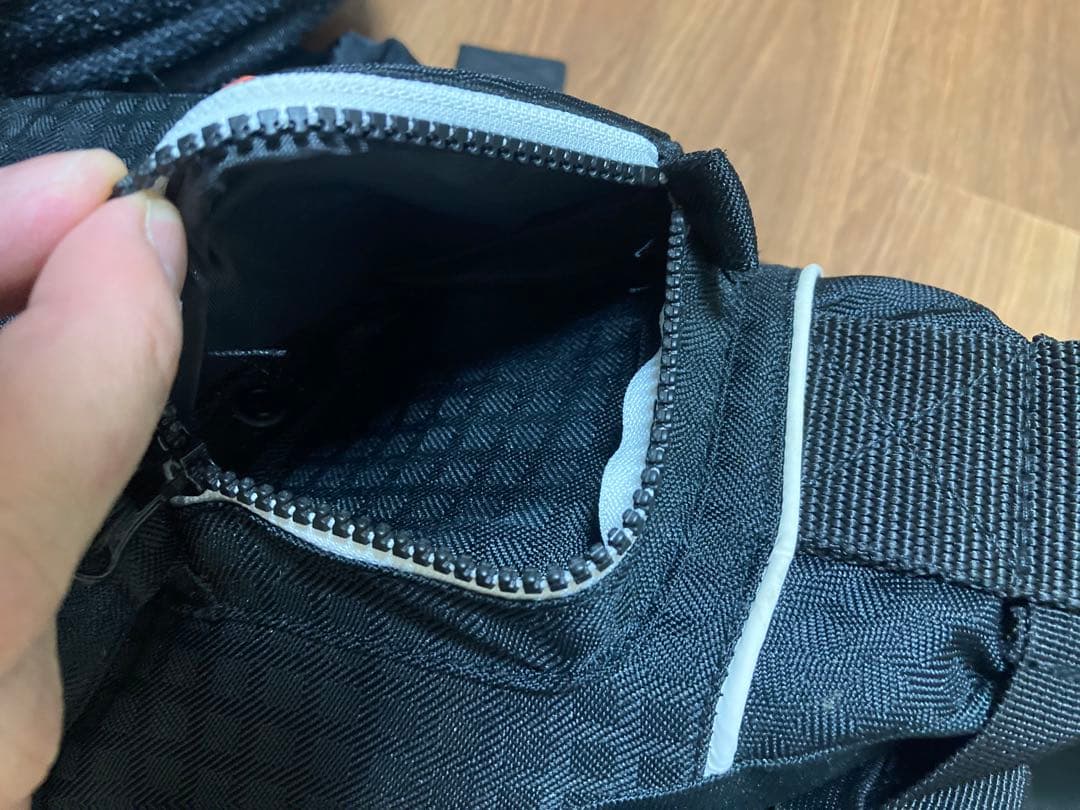 MAZUME EXTRACOMPLEXブラックライフジャケットロッドホルダー付き