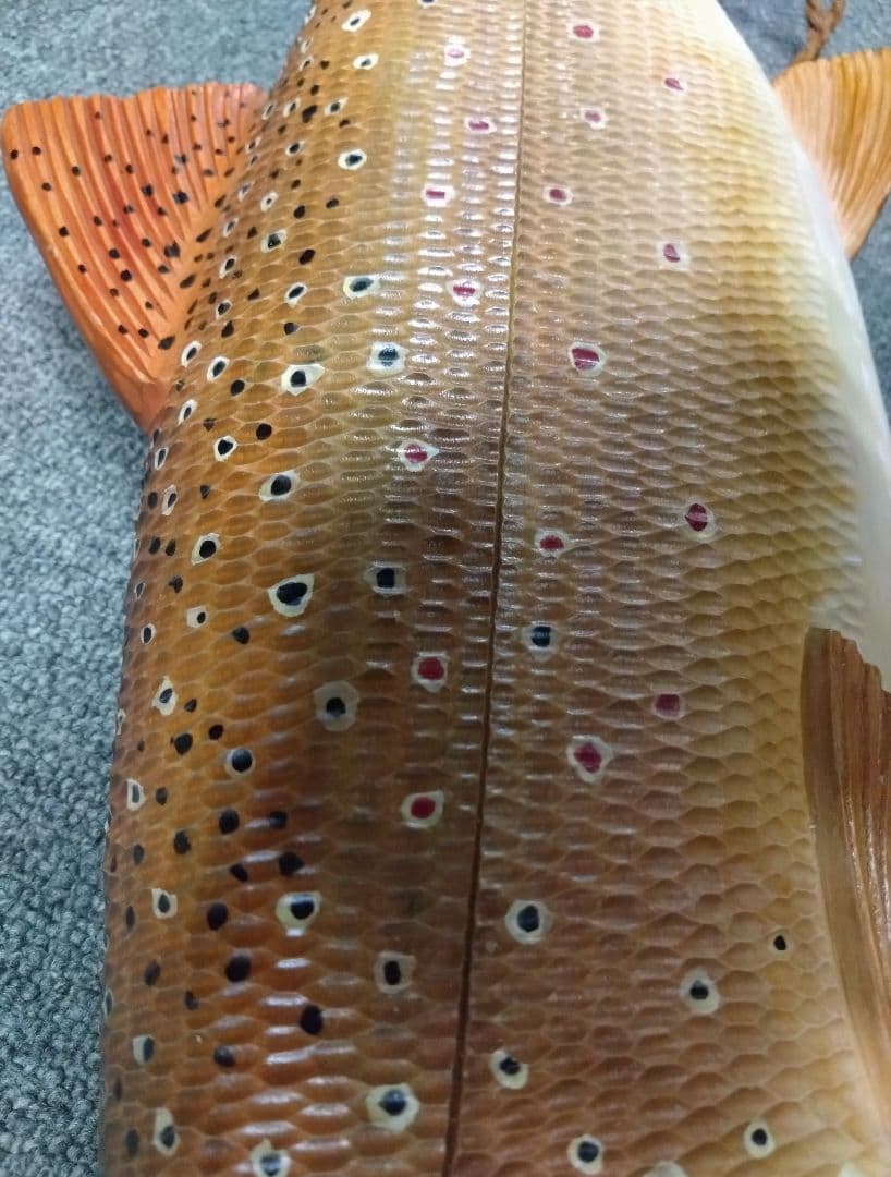 ブラウントラウト　木製　オブジェ