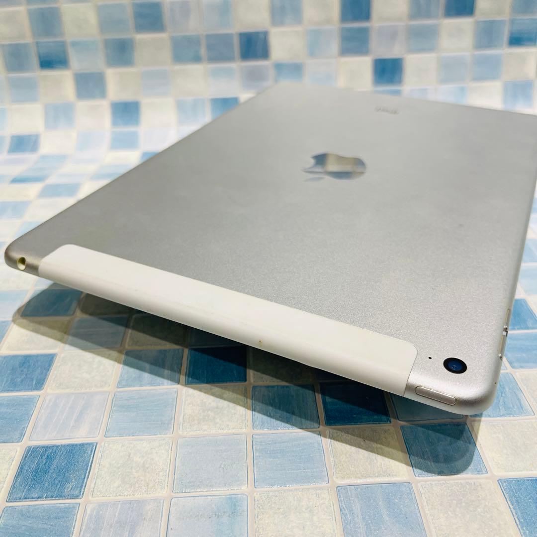iPad Air 第2世代 本体 16GB Cellular ドコモ シルバー