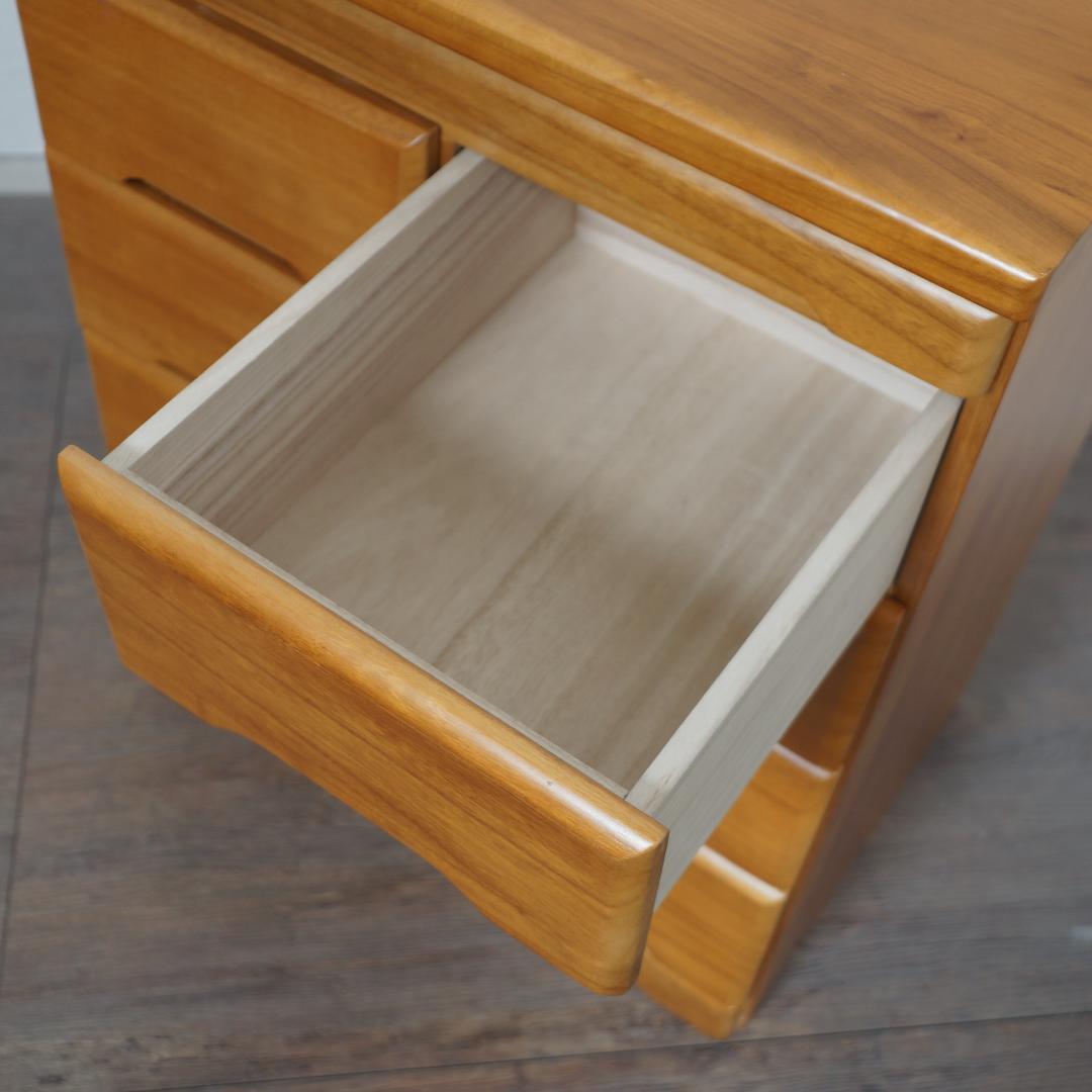 【新品】モダンな仏壇チェスト　リビングにも置ける　 アウトレット