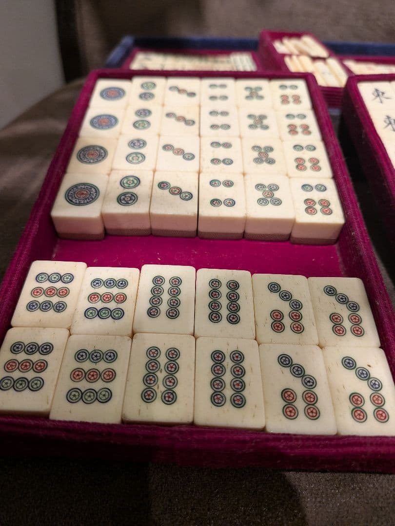マージャン牌 戦中 手彫り麻雀牌 牛骨竹裏牌 希少牌 百塔 花牌 アリ溝 骨董