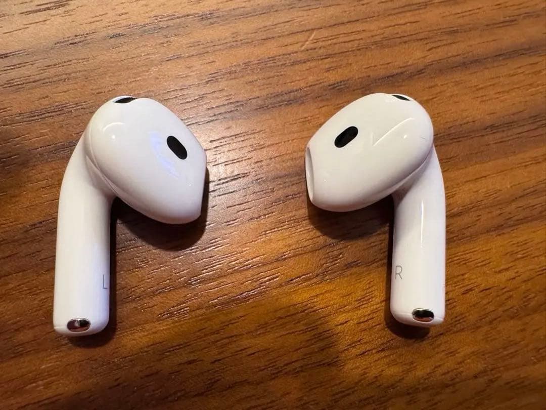 Apple AirPods4 ノイズキャンセリング機能付き　おまけ付き
