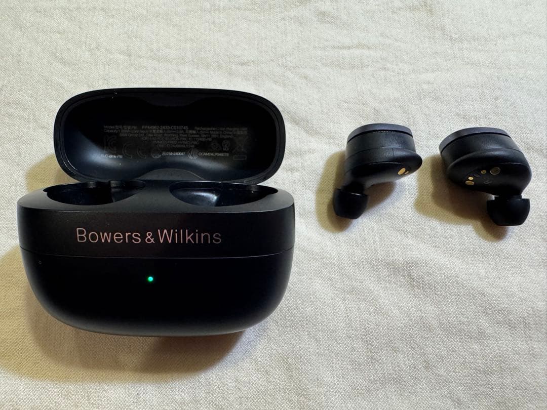 Bowers & Wilkins Pi8 ブラック　別売り保護ケース付き