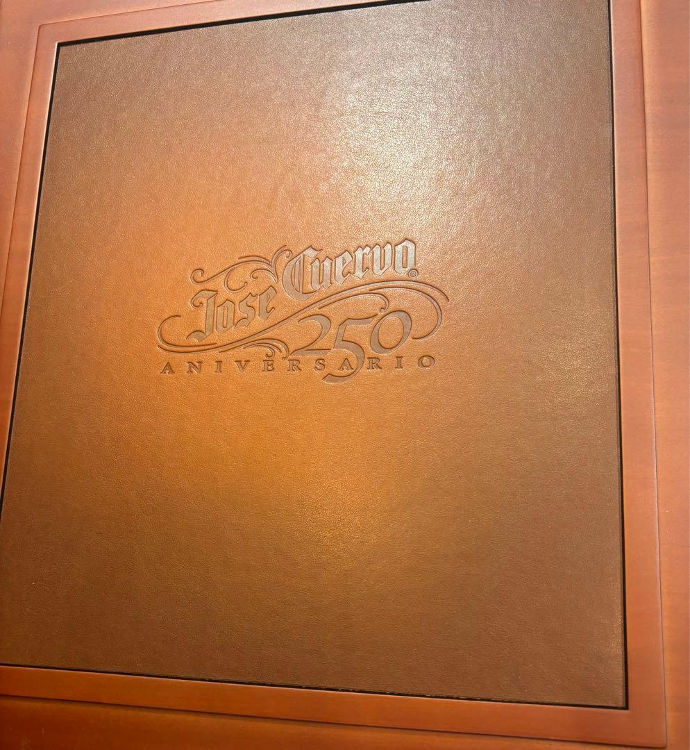 テキーラクエルボ250 アニバーサリオ　空瓶　ケース付き