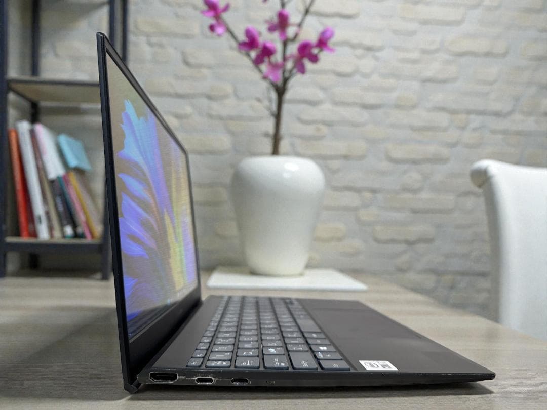 ⭐初回特価⭐高性能＆軽量⭐ASUS ZenBook UX325JA⭐