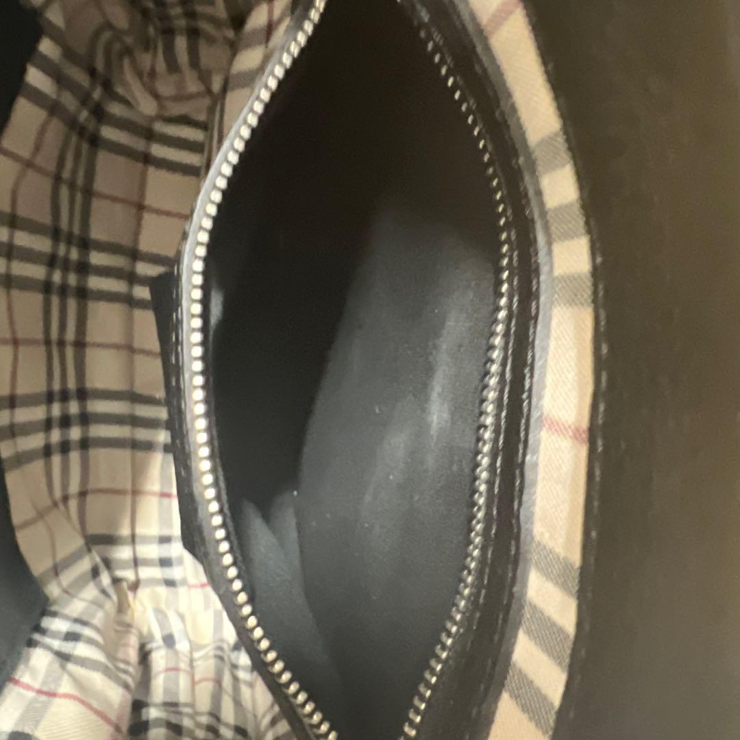 美品　バーバリー　ショルダーバッグ　斜め掛け　レザー　ブラック　レディース