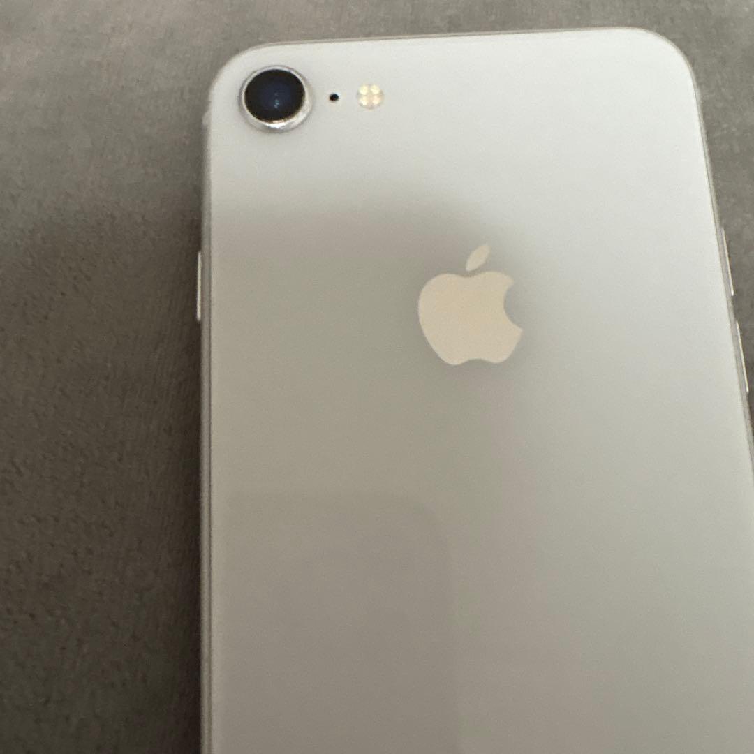 ②iPhone 8 64GB バッテリー74% SIMフリー