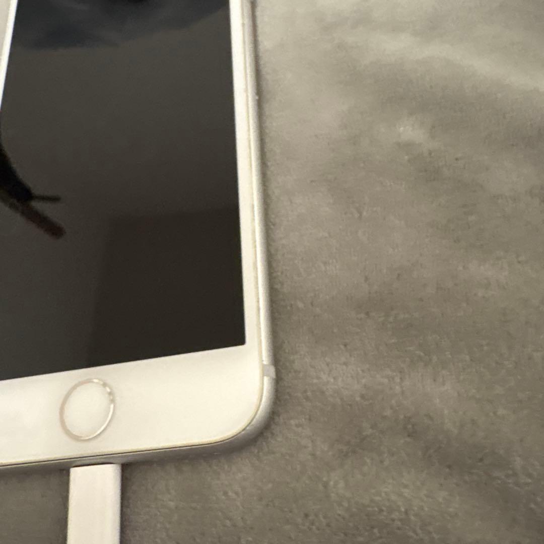 ②iPhone 8 64GB バッテリー74% SIMフリー