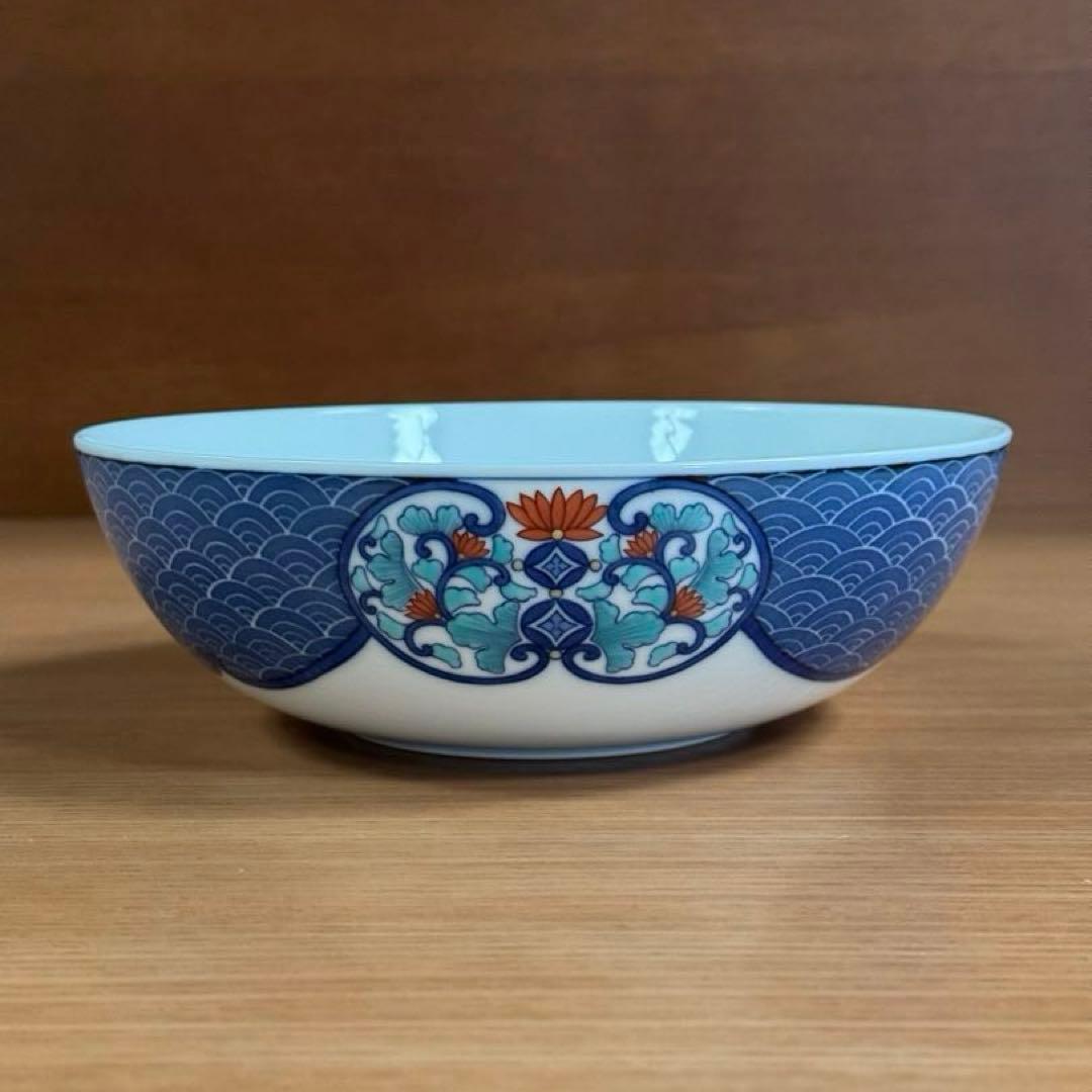伊万里焼 畑萬陶苑：鍋島 色絵墨弾き青海波唐花紋 多用鉢（大）