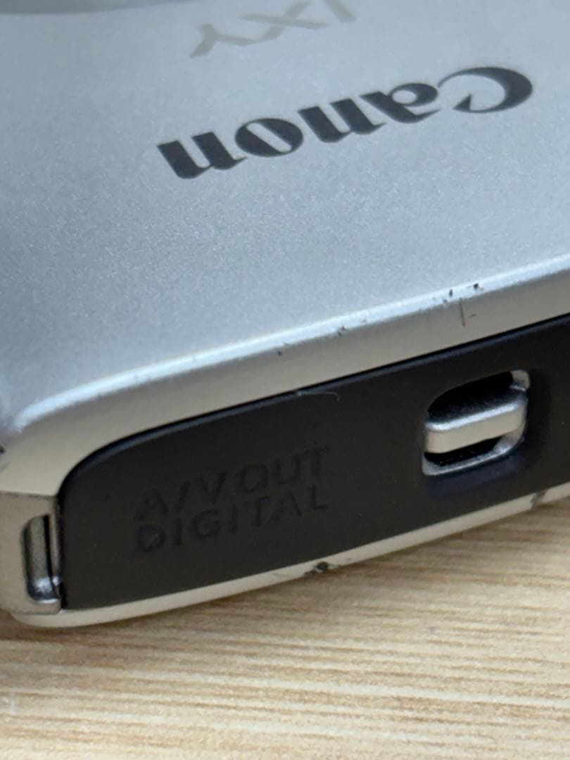 Canon キヤノン　IXY 180 PC2275 デジカメ　シルバー