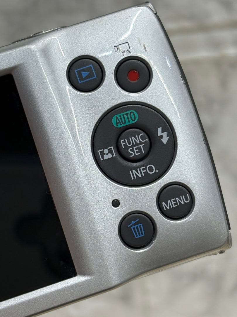 Canon キヤノン　IXY 180 PC2275 デジカメ　シルバー