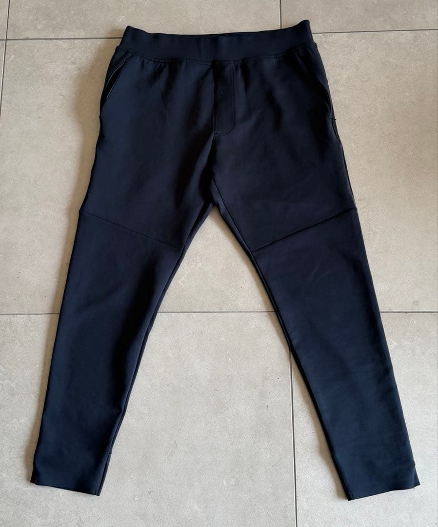 UNDER ARMOURブラック トレーニングウェア セットアップ　Lサイズ