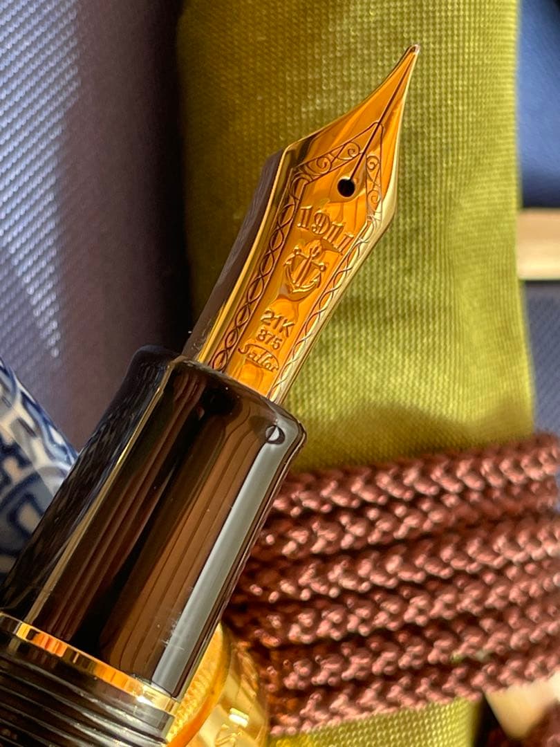 ❣️値下げ❣️稀少 極美品❣️セーラー有田焼万年筆　染付章魚唐草濃（源右衛門窯）❣️