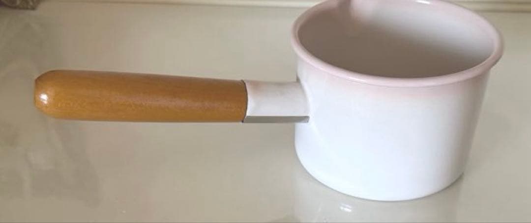 イマンオードリーピンク木持ち手ミルクパン琺瑯