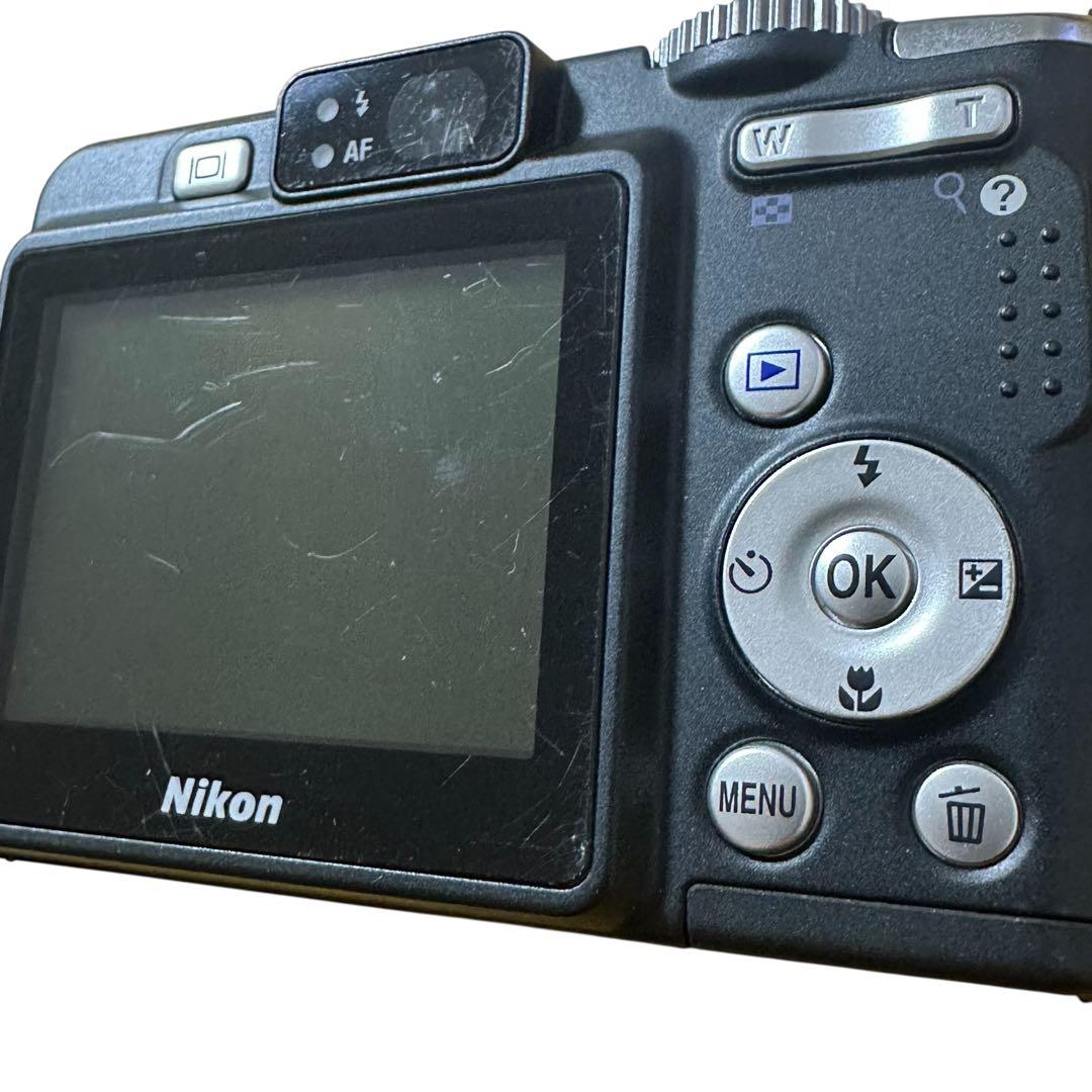 Nikon COOLPIX P50 8.1MP コンパクトデジタルカメラ