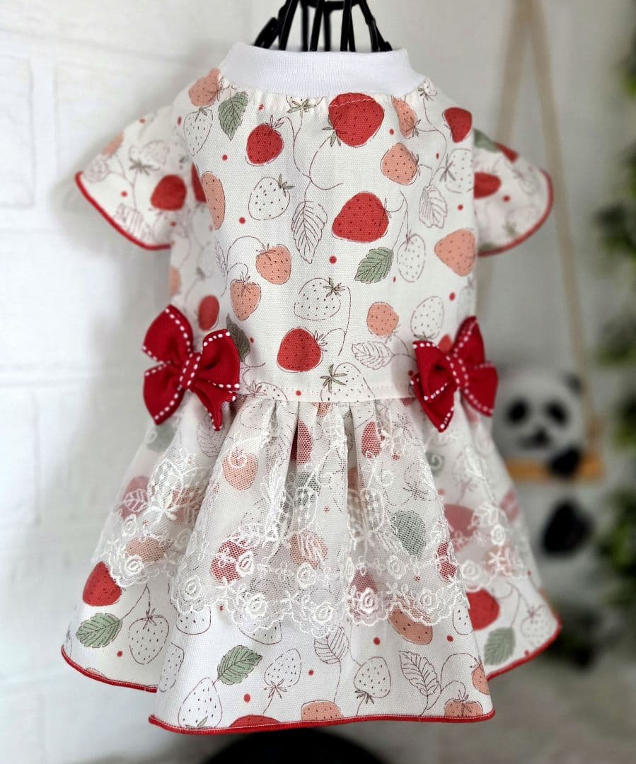 ハンドメイド犬服・シンプルベリー柄・ギャザーたっぷりエレガントワンピース
