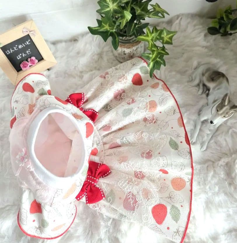 ハンドメイド犬服・シンプルベリー柄・ギャザーたっぷりエレガントワンピース