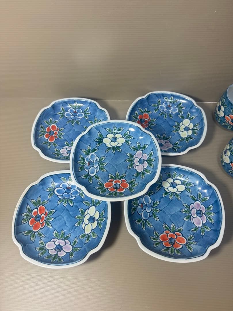 2072 源右衛門窯 染錦椿絵　皿5客　湯呑5客