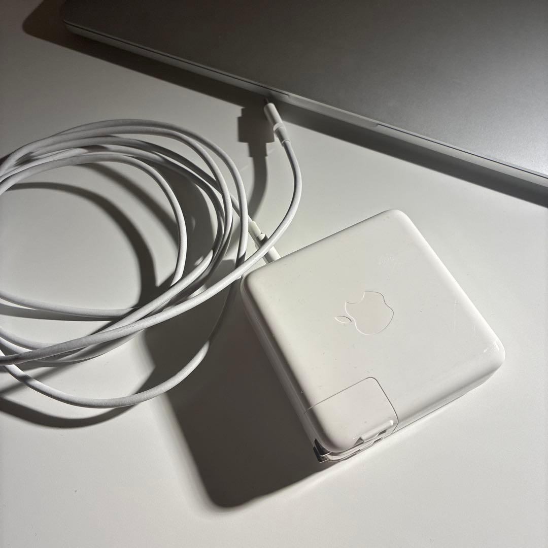 MacBook Pro 2018 15インチMR962J/A シルバー