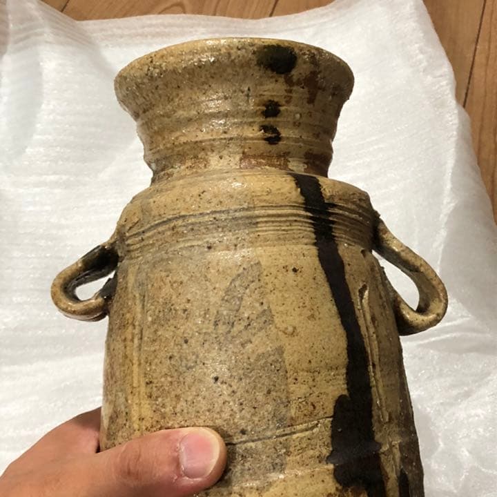 人間国宝◼️究極の古美術◼️蔵から凄い雰囲気の漂う花瓶の壺が出て来ました。