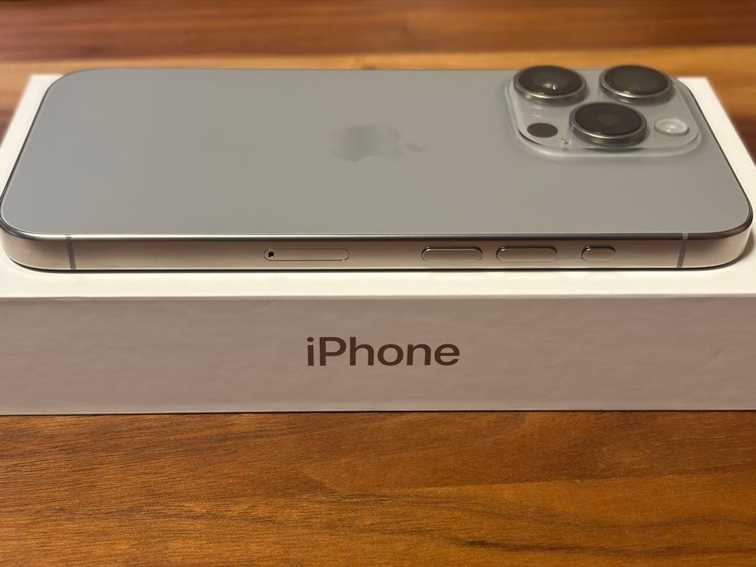 美品 iPhone 15 Pro 256GB ナチュラルチタニウム