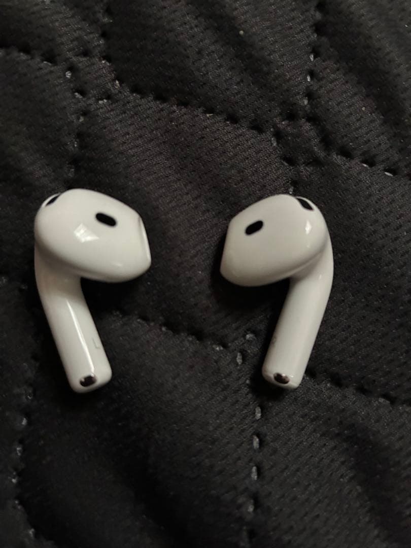 Apple AirPods ４　新品！ノイズキャンセリングあり