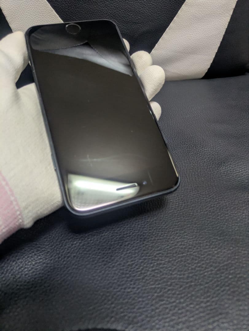 iPhone　se3 第3世代　64gb SIMフリー　黒　ブラック　63