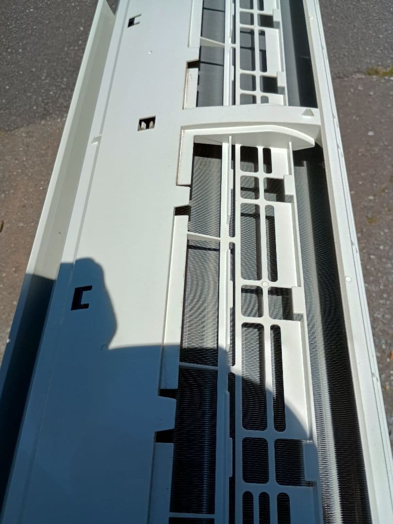 戸田市引き取り限定CSH-N2219R エアコン本体 2019年製