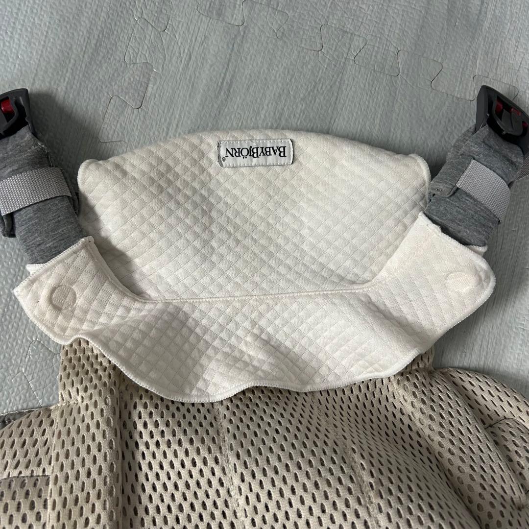 ベビービョルン　抱っこ紐　ハーモニー　harmony クリーム　よだれカバー