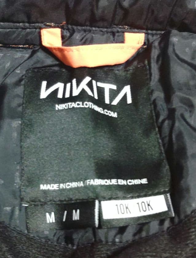 NIKITAスノーボードウェア 花柄 上下セット新品・未使用　 M (150？)