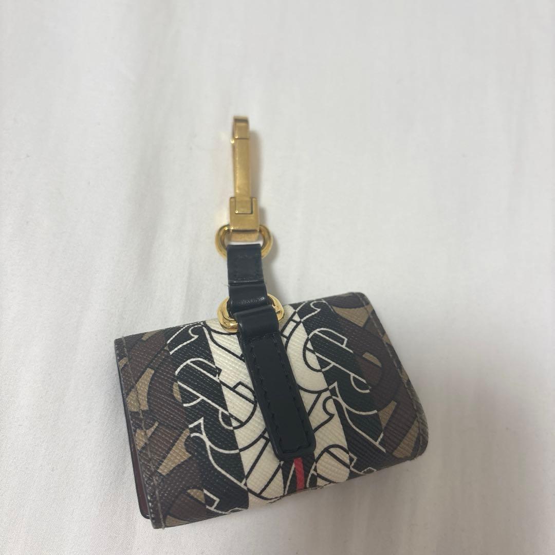 BURBERRY AirPodsProケース