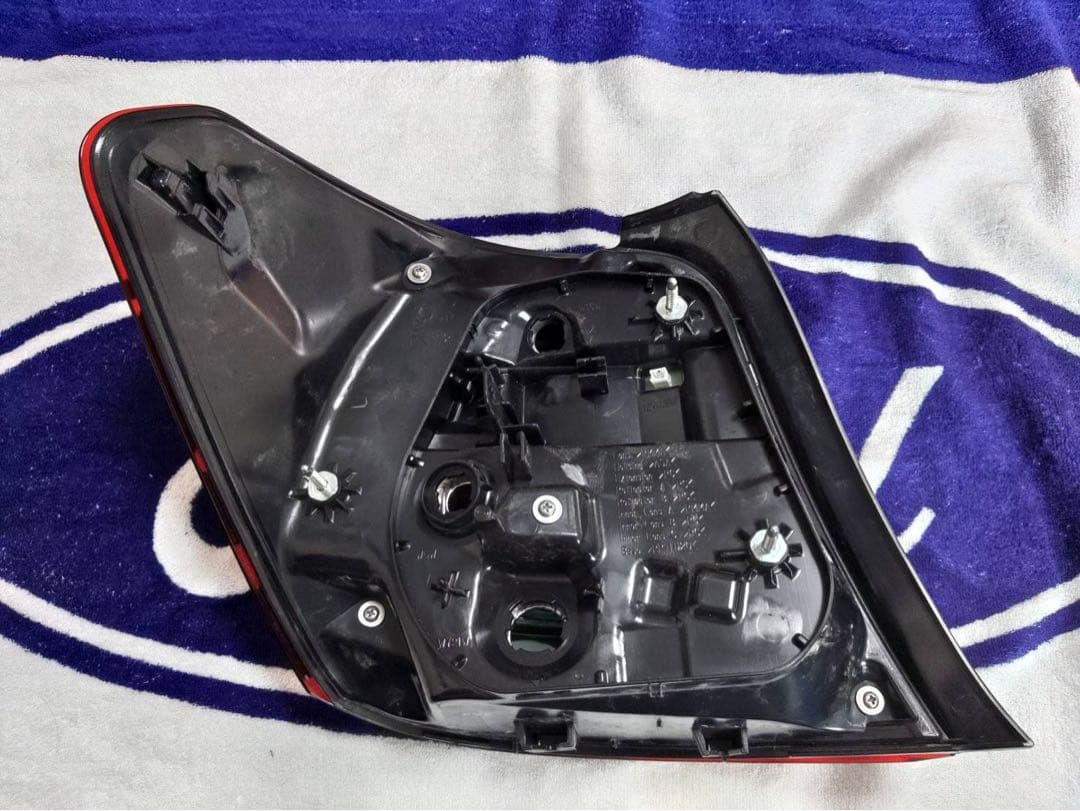 カローラ　アクシオ　WXB NZE161 右　テールライト