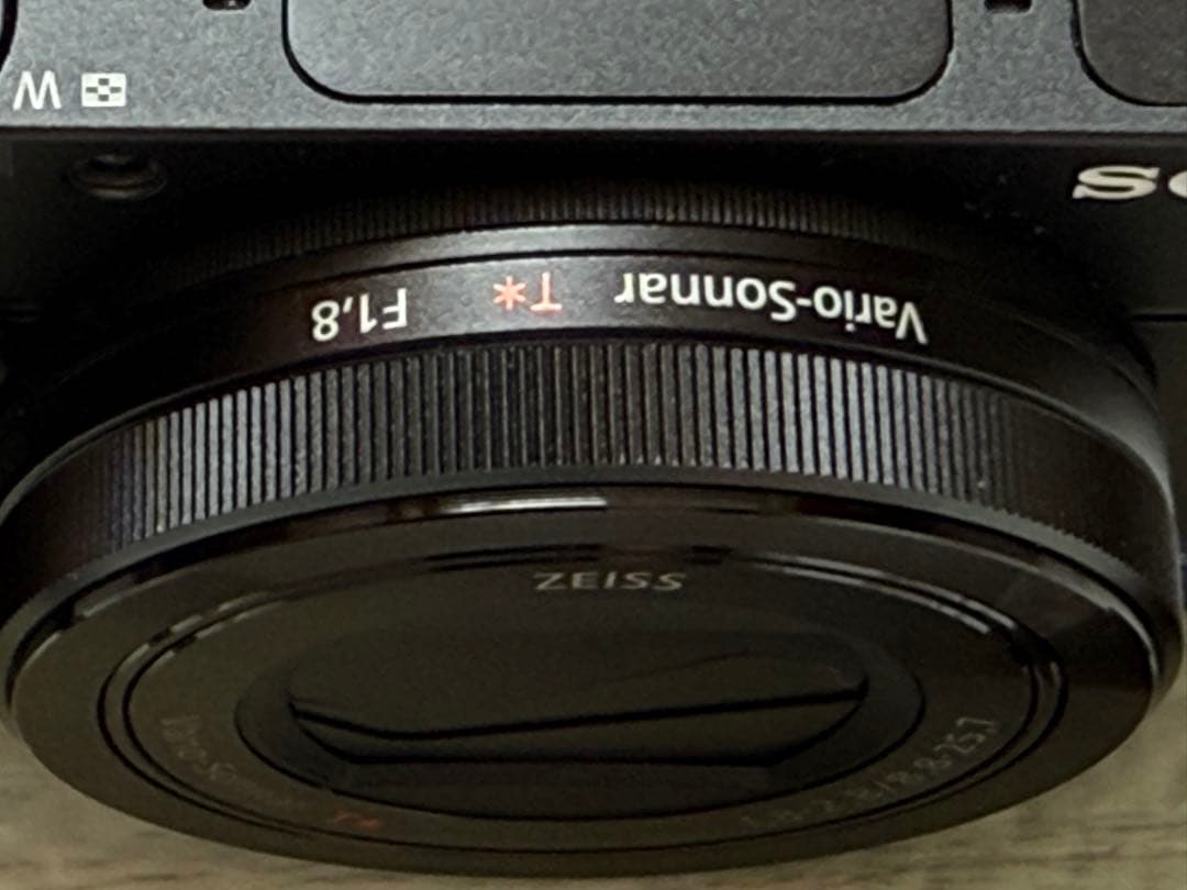 SONY DSC RX100M3 本体と付属品 バッテリー3個、充電器、ケース付