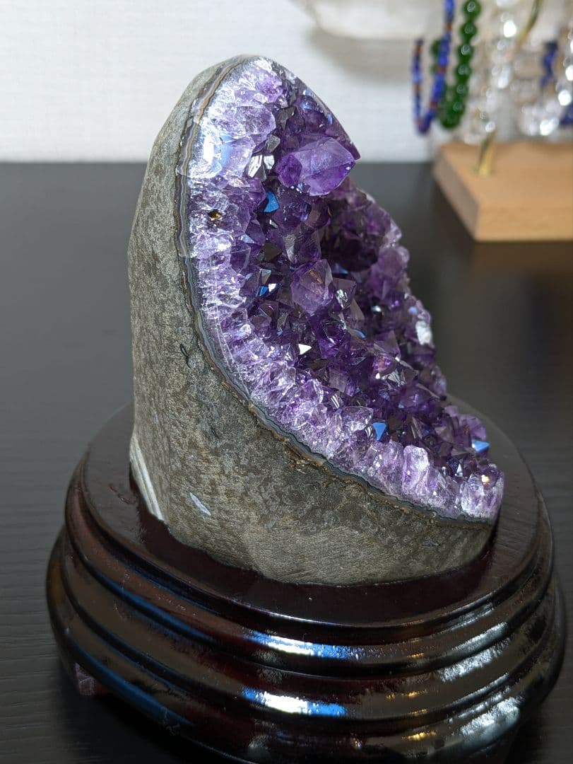 セール延長✨ 濃色高品質✨ ウルグアイ産 アメジストクラスター 木製台座付き✨