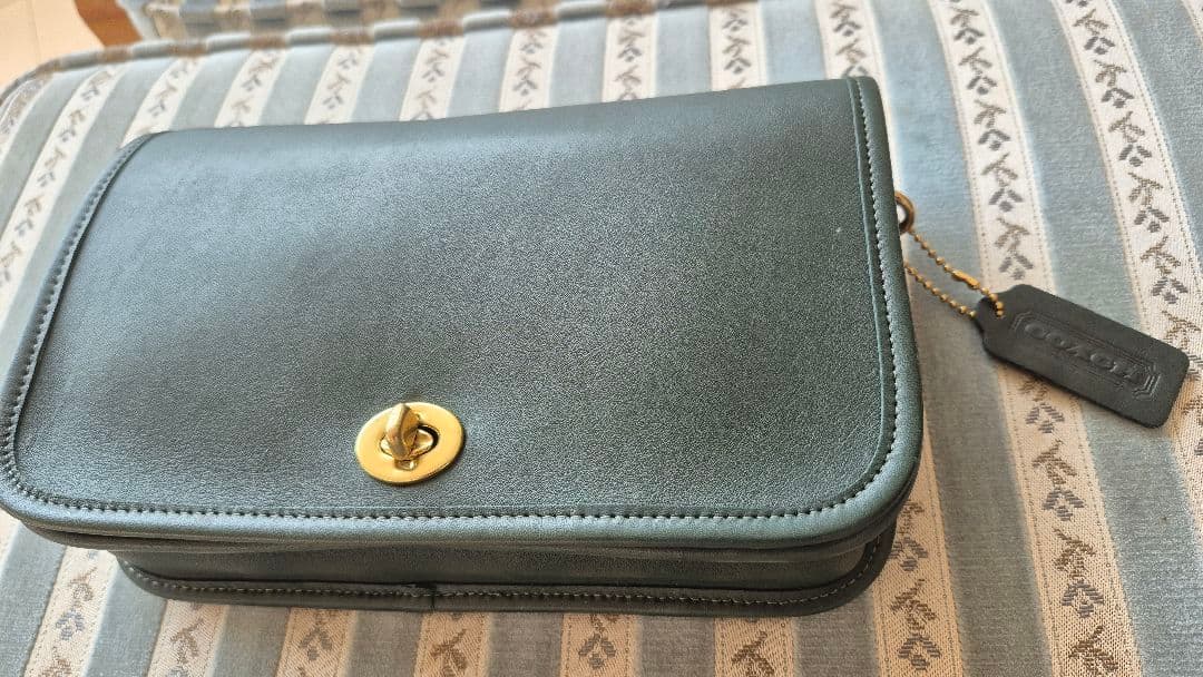 COACHコーチ　オールドコーチ ショルダー ダークグリーン本牛革 新品未使用