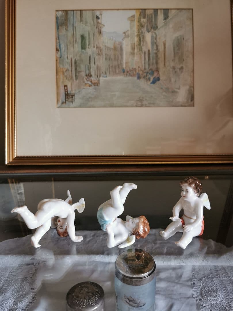 アンティークドイツドイツポーセリンでんぐり返し子供天使 フィギュリン ３体セット