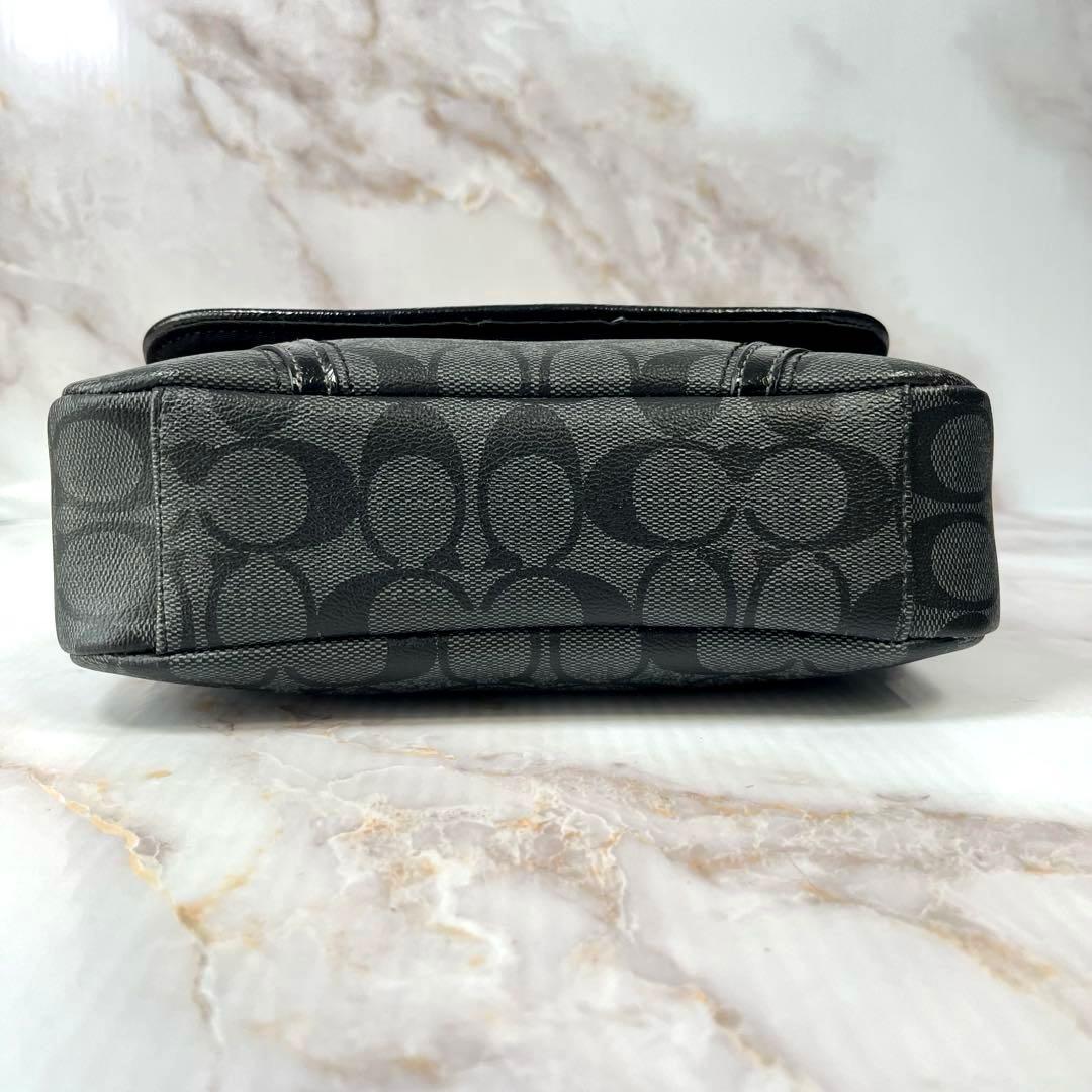 【未使用級】COACH ペイトン シグネチャー メッセンジャー ショルダーバッグ