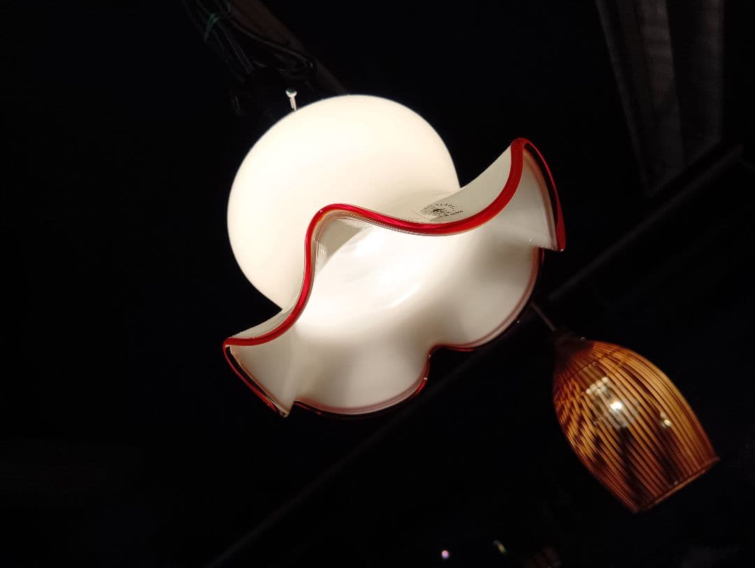 北一硝子　乳白色　赤　縁取り　フリル形　吊り下げ　ペンダント　ランプ