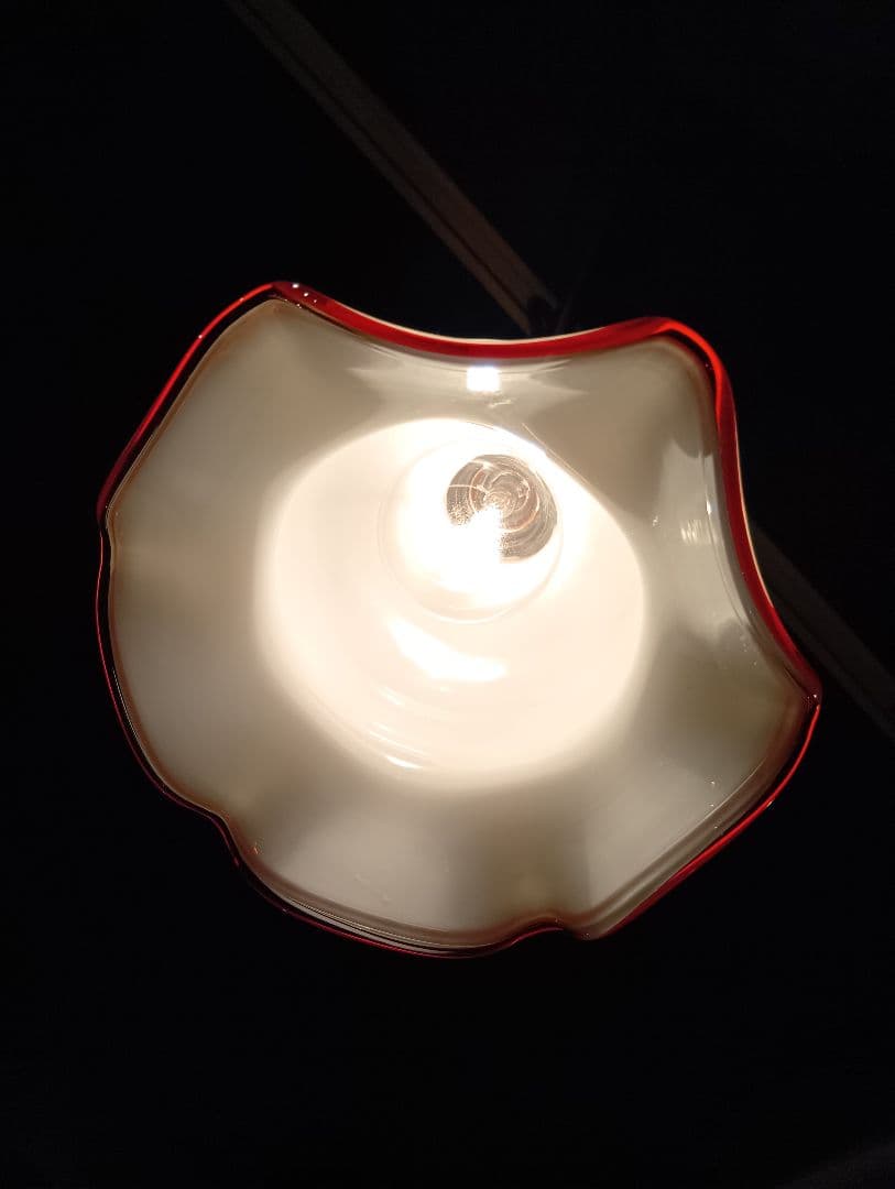 北一硝子　乳白色　赤　縁取り　フリル形　吊り下げ　ペンダント　ランプ