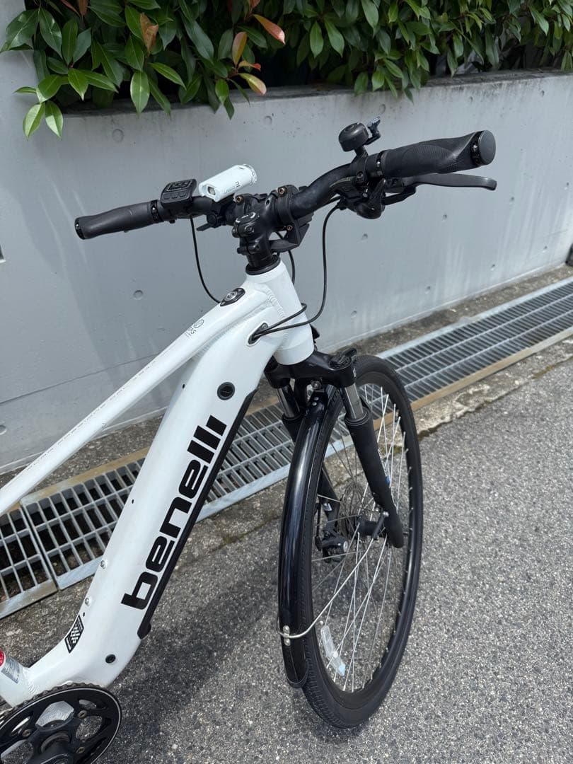 benelli 電動アシスト自転車 ホワイトMANTUS 27 TRK