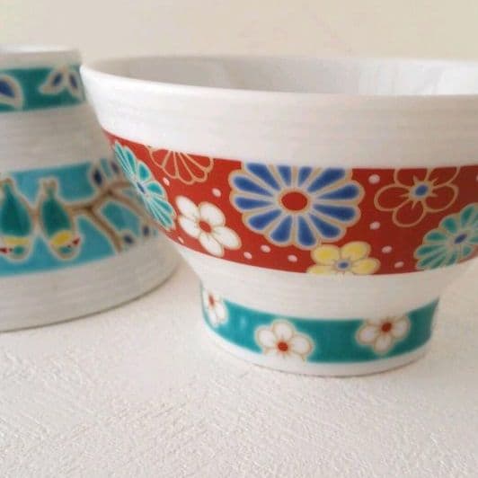 新品2点セット　九谷焼　色絵千段 飯碗 茶碗　　梅菊と小鳥