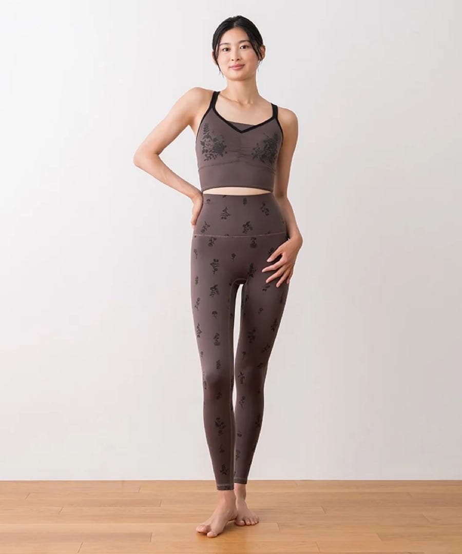新品　スカーラ sukala ホットヨガ　ラバ　レギンス　花柄　ブラウン　S