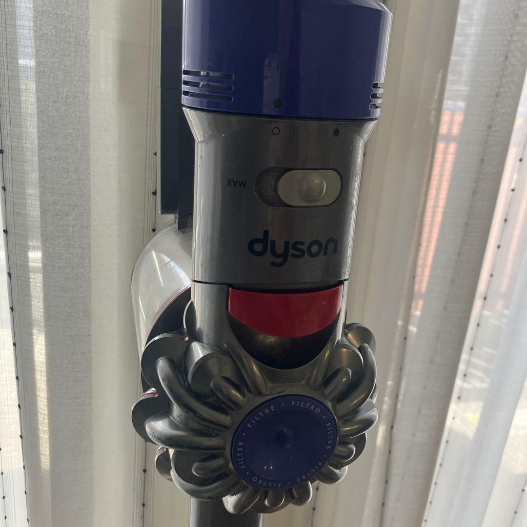 【値下げ！】ダイソン　V8fluffy dyson 台付き　掃除機