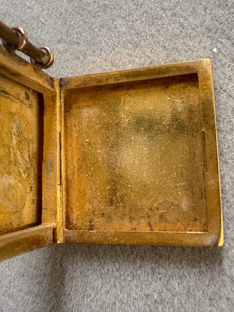 アンティーク　ヴィンテージ　K18陽刻　彫金　方位磁針　ロケット　ペンダント